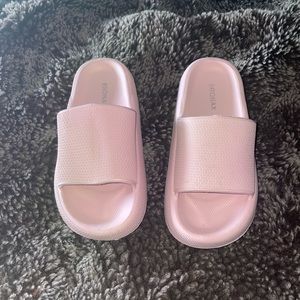 Women’s Slides 7